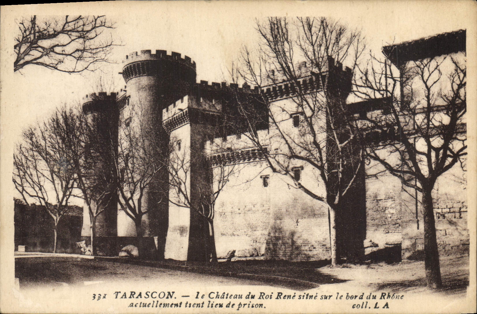 CPA Tarascon Le Chateau du Roi Rene sur le bord du Phone 