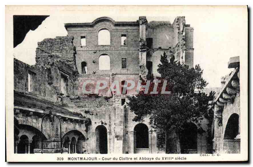 CPA Montmajour Cour du Cloitre et Abbaye du XVIII siecle 