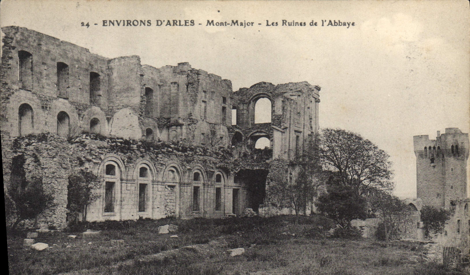 CPA Environs d'Arles Mont Major Les Ruines de l'Abbaye 