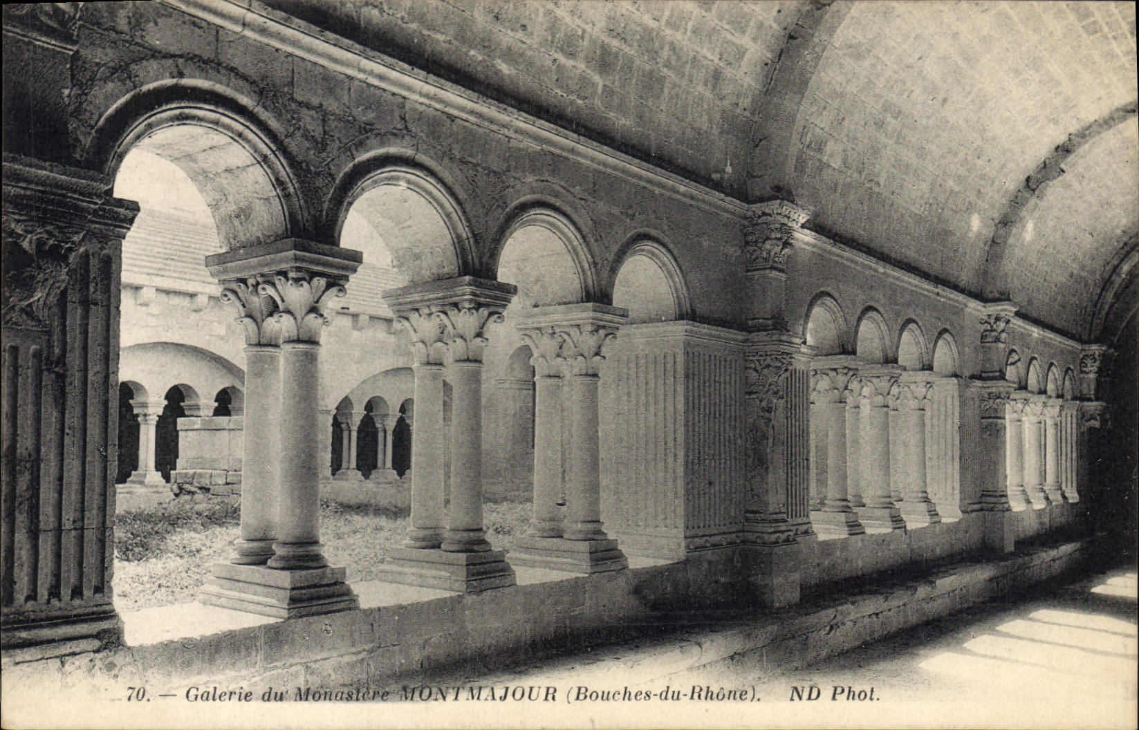 Galerie du Monastère MONTMAJOUR — Bouches-du-Rhône — ND Phot.
