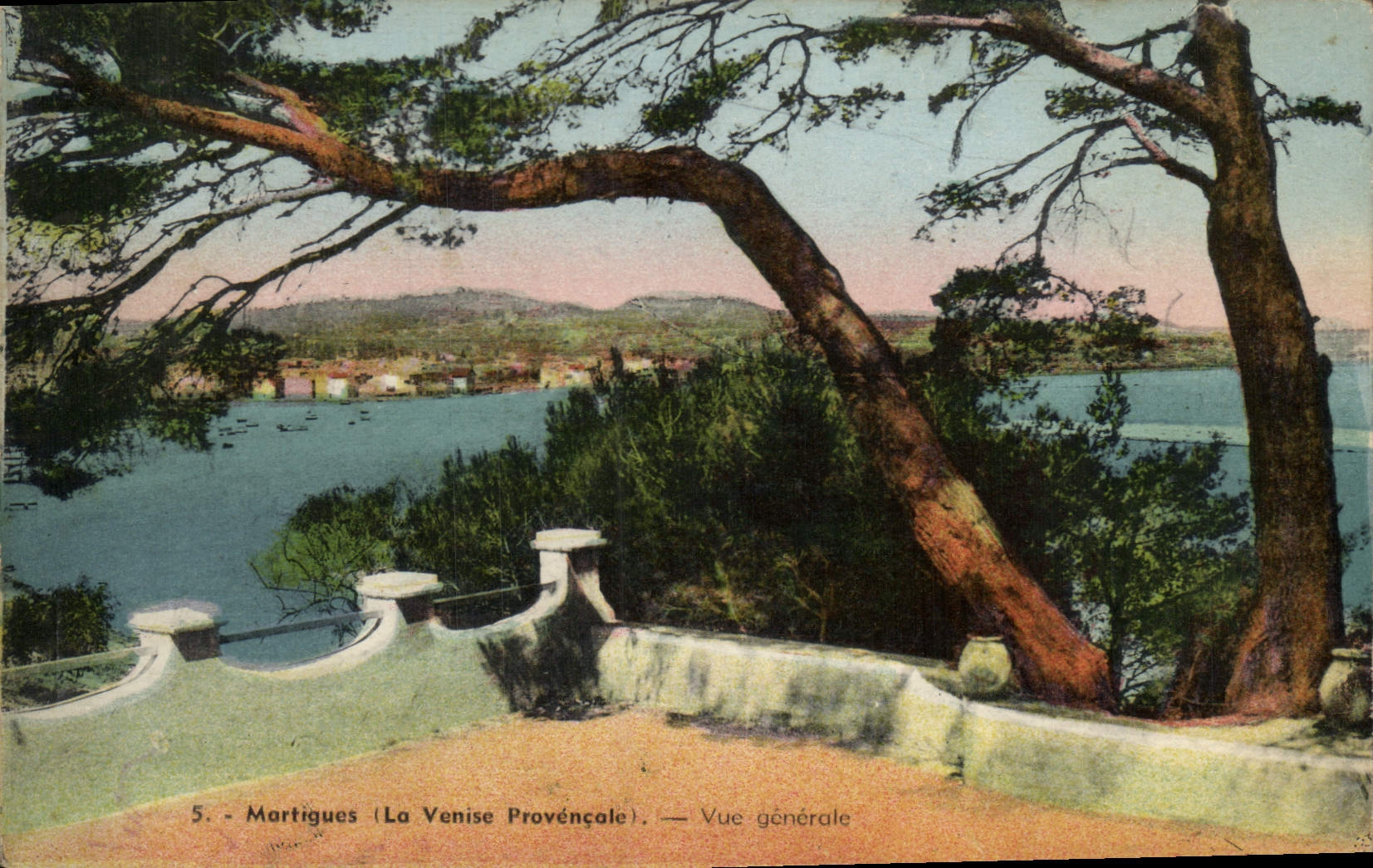 Martigues (La Venise Provencale) — Vue générale — A. Tardy, Photo-Editeur, 40, Cali du Port, Marseille
