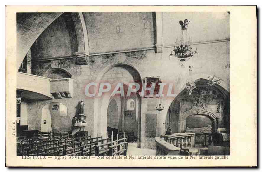 CPA Les Baux Eglise St Vincent Nef centrale et Nef laterale droite vues de la Nef laterale gauche 