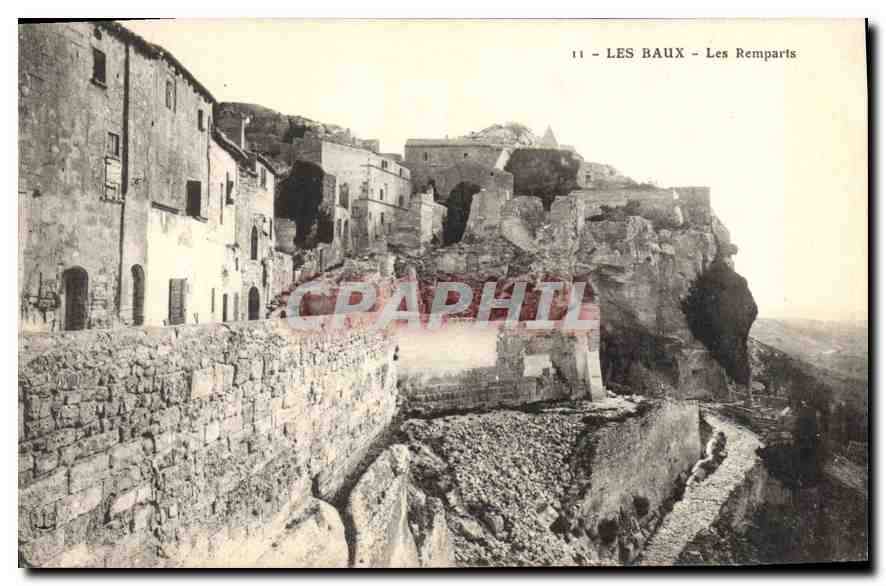 Les Baux - Les Remparts — vue des remparts et des bâtiments anciens — éditeur non identifié, n° de série 11