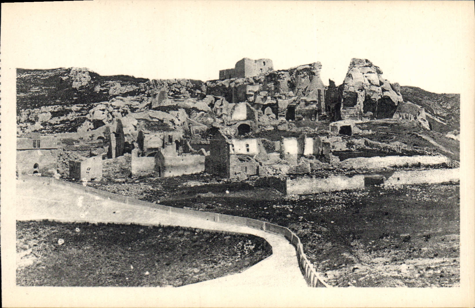 Les Baux — Ruines de l'ancien hôpital et du château — Carte postale n°222
