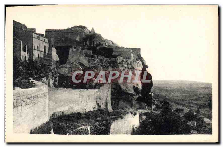Les Baux - Vue des remparts et le clocher, Croix de Ravelin (au-dessous, voie romaine)