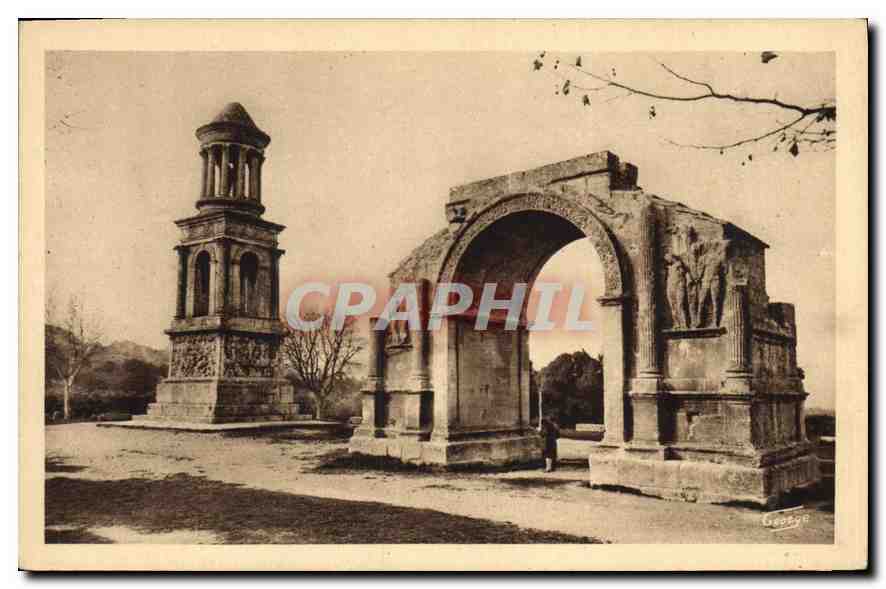 Saint-Rémy-de-Provence — Monument romain dont la construction remonte au siècle d'Auguste — Photo George