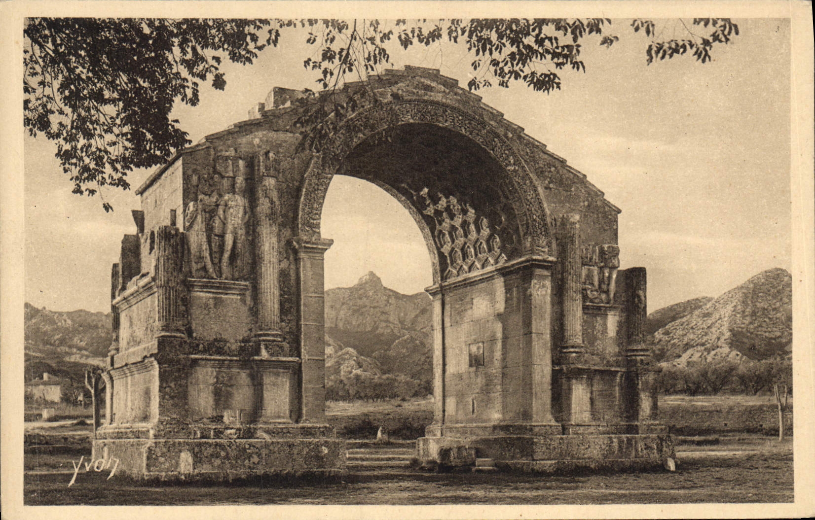 Monument romain à Saint-Rémy de Provence — Plateau des Antiquités — Édition d'Art YVON, Neuilly-sur-Seine