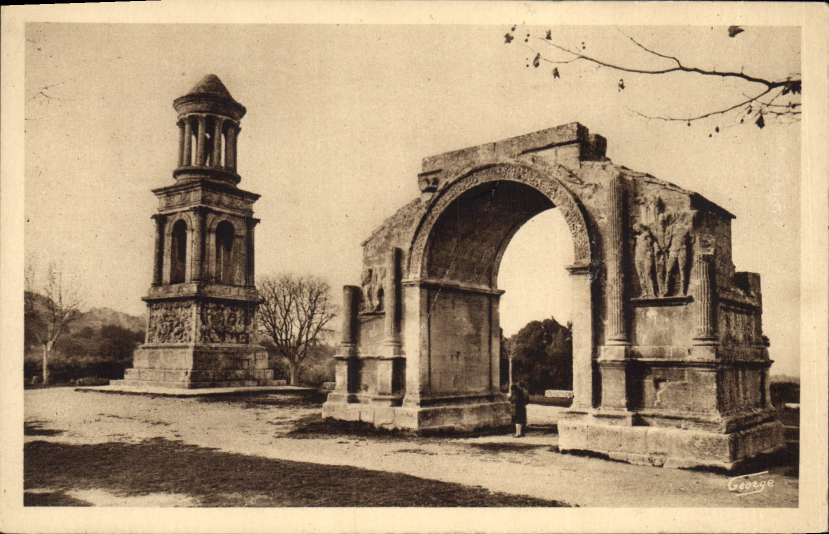 CPA Saint Remy de Provence Monuments romains dont la construction remonte au siecle d'Auguste 