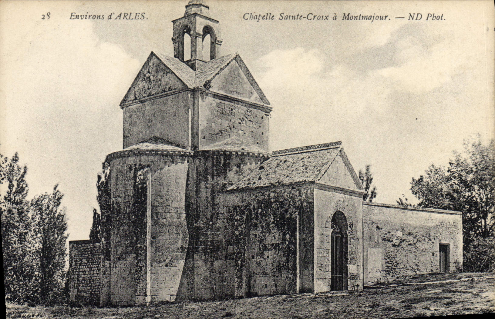 Chapelle Sainte-Croix à Montmajour — Environs d'Arles — ND Phot.