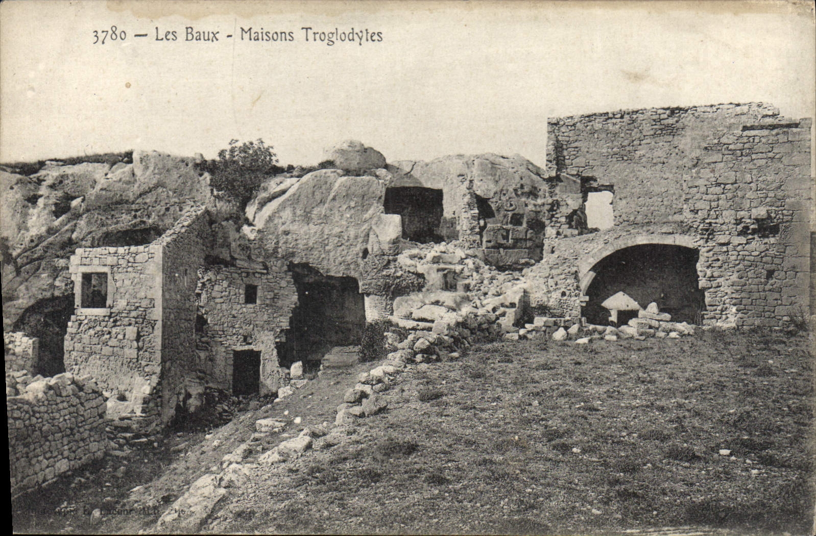 CPA Les Baux Maisons Troglodytes 