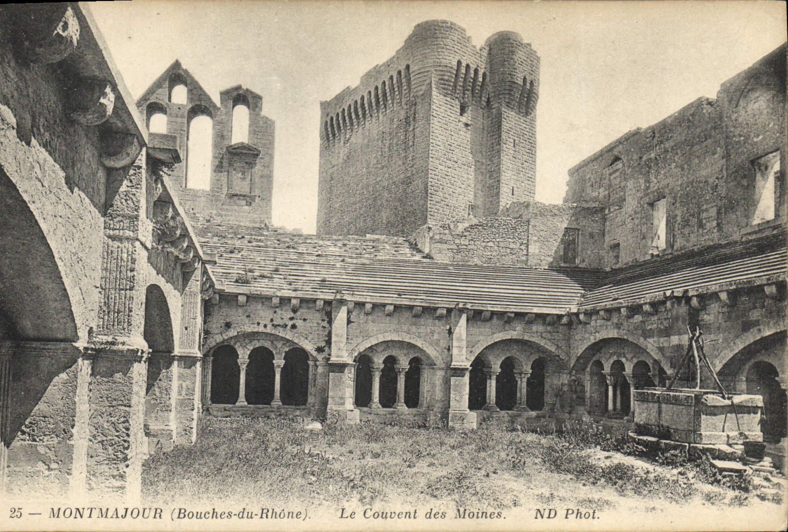 Montmajour (Bouches-du-Rhône) — Le Couvent des Moines — ND Phot.