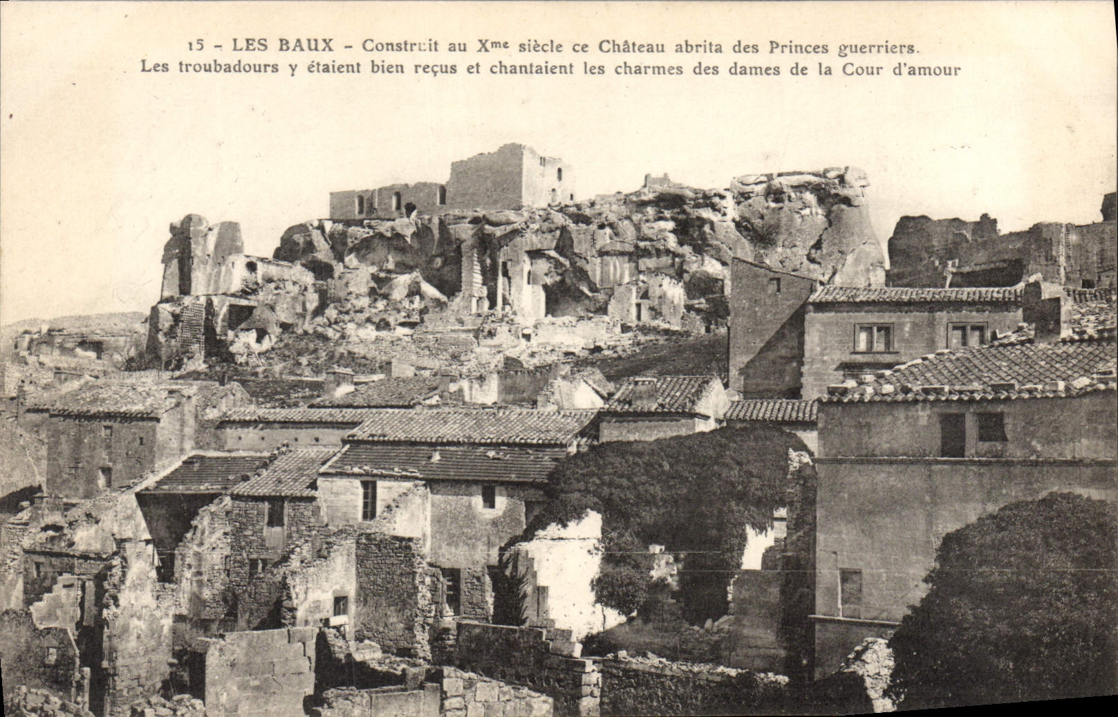 CPA Les Baux Construit au X siecle ce CHateau abrita des Princes guerriers 