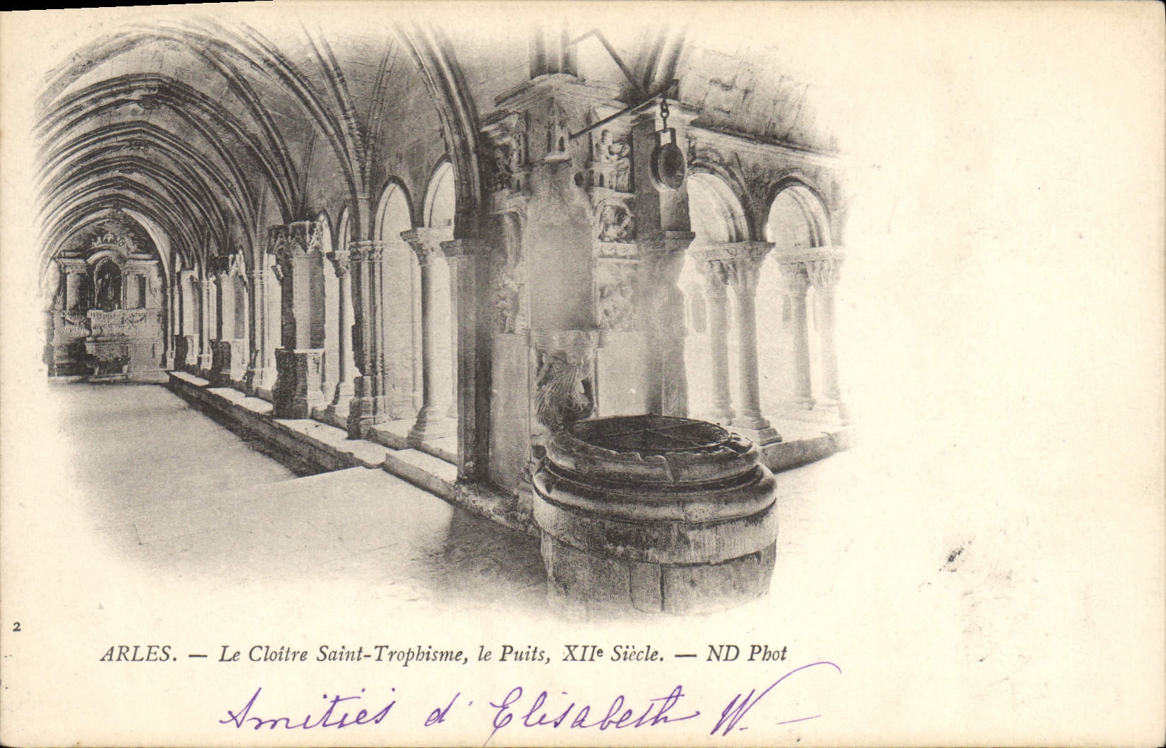 Arles — Le Cloître Saint-Trophime, le Puits, XIIe siècle — ND Phot