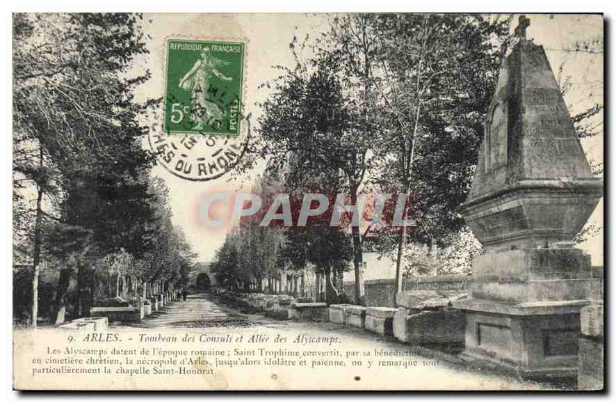 CPA Arles Tombeau des Consuls et Allee des Alyscamps 