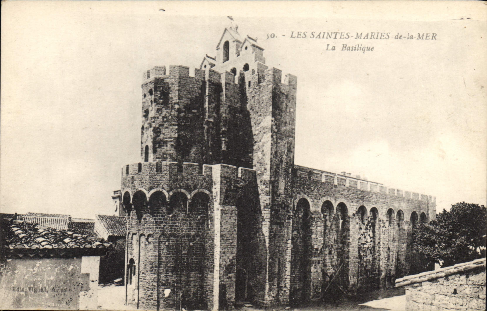 Les Saintes-Maries-de-la-Mer — La Basilique — Edit. Vignal, Aix-les-Bains