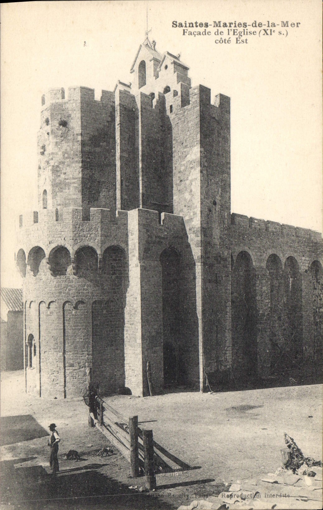 Saintes-Maries-de-la-Mer — Façade de l'église (XIe s.) — Éditeur Espaïty, Paris