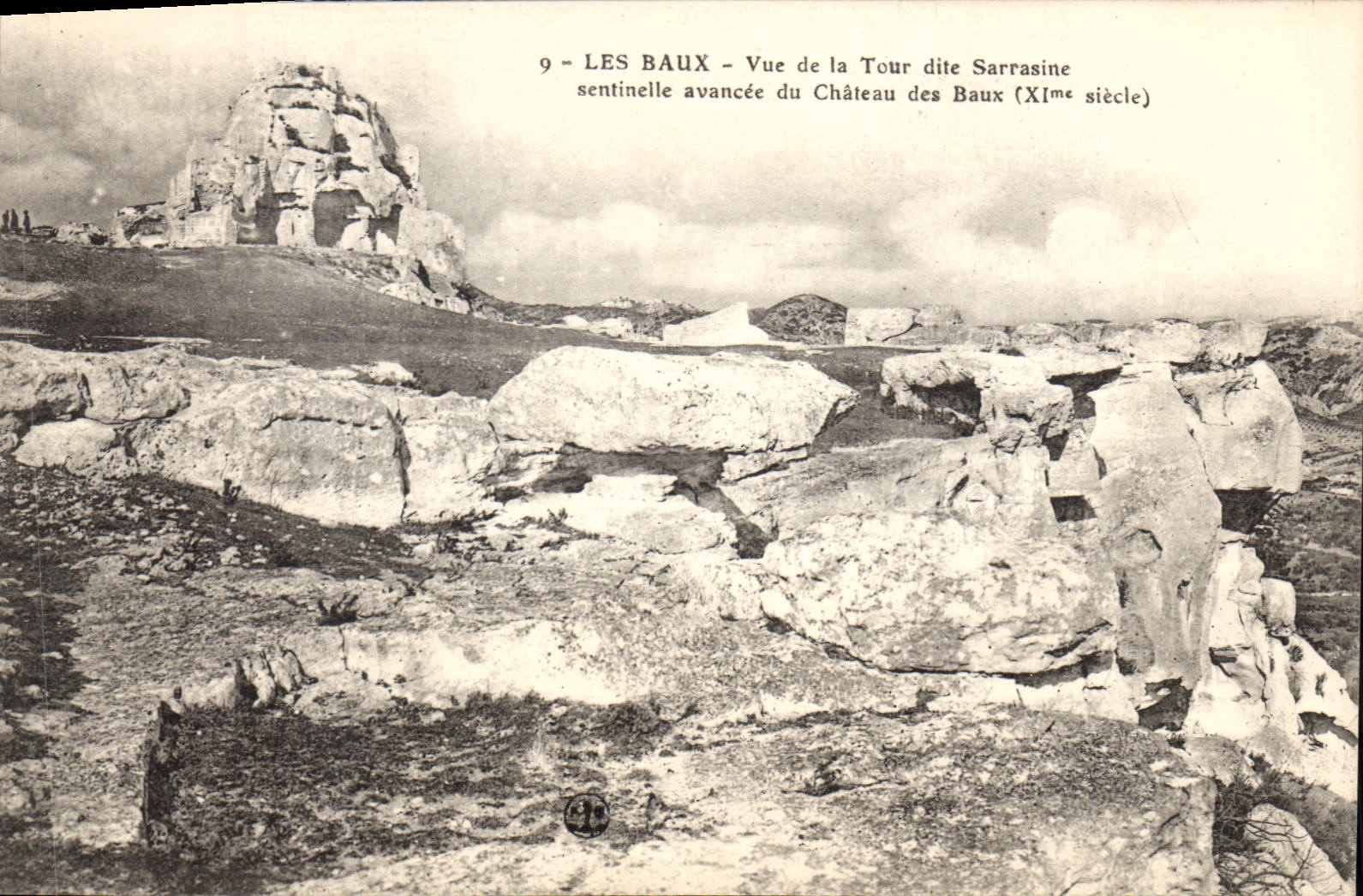 LES BAUX - Vue de la Tour dite Sarrasine, sentinelle avancée du Château des Baux (XIème siècle)