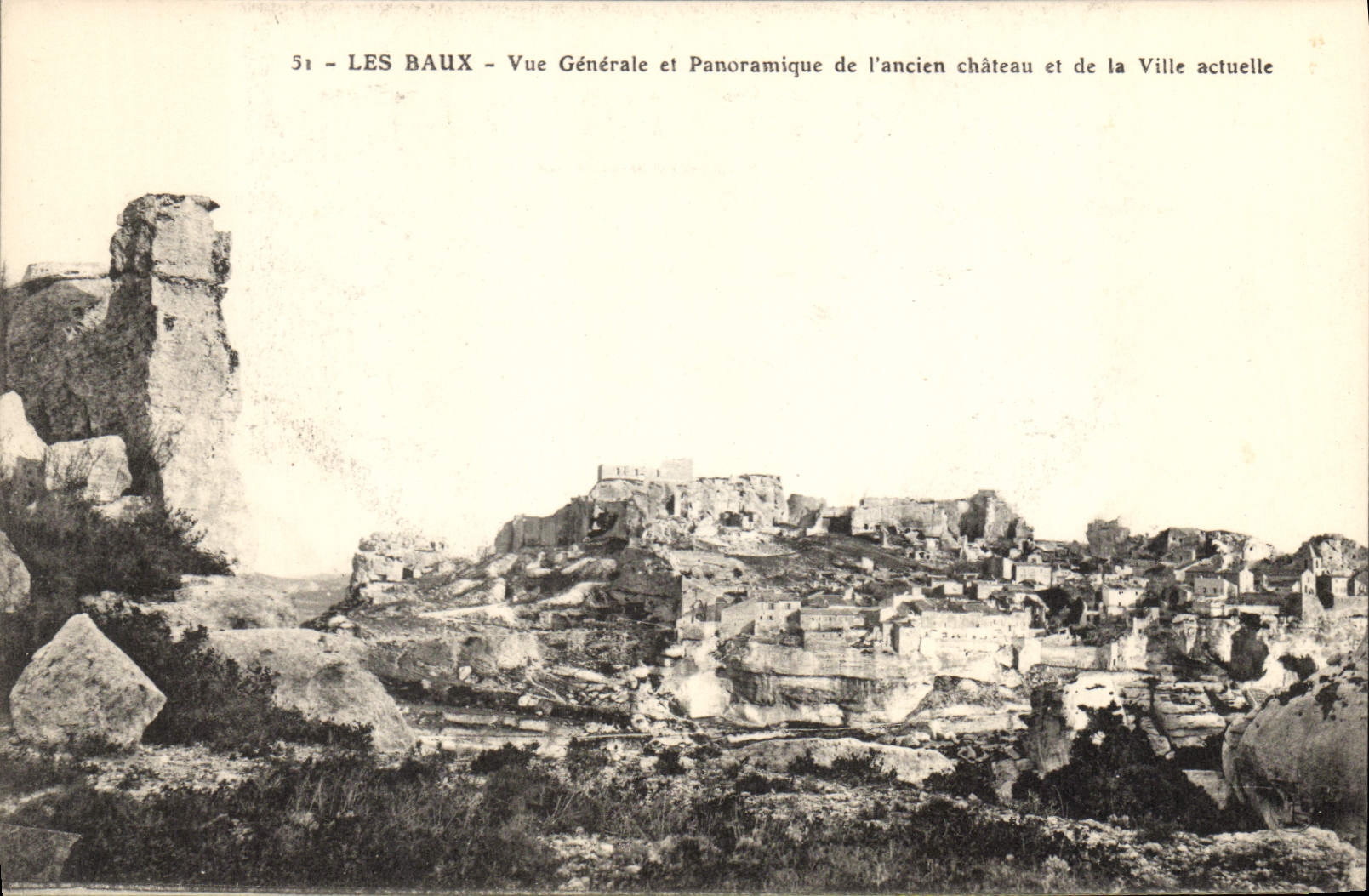 Les Baux - Vue Générale et Panoramique de l'ancien château et de la Ville actuelle — série 51