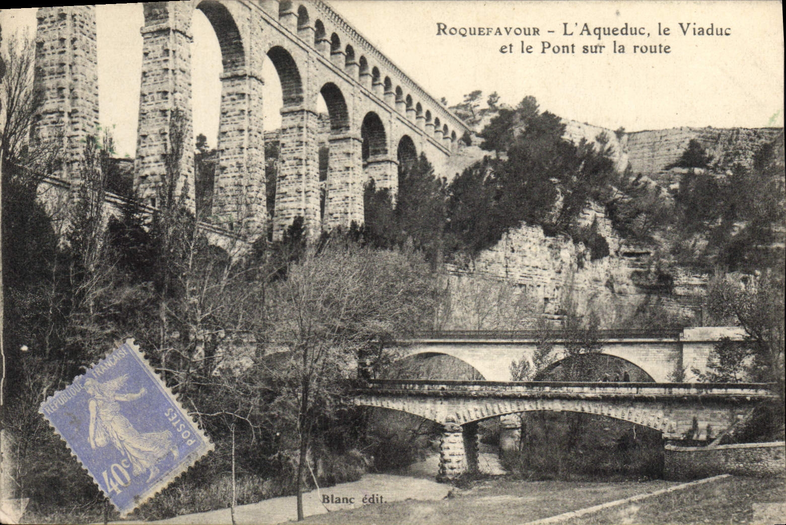 CPA Roquefavour L'Aqueduc le Viaduc et le Pont sur la route 