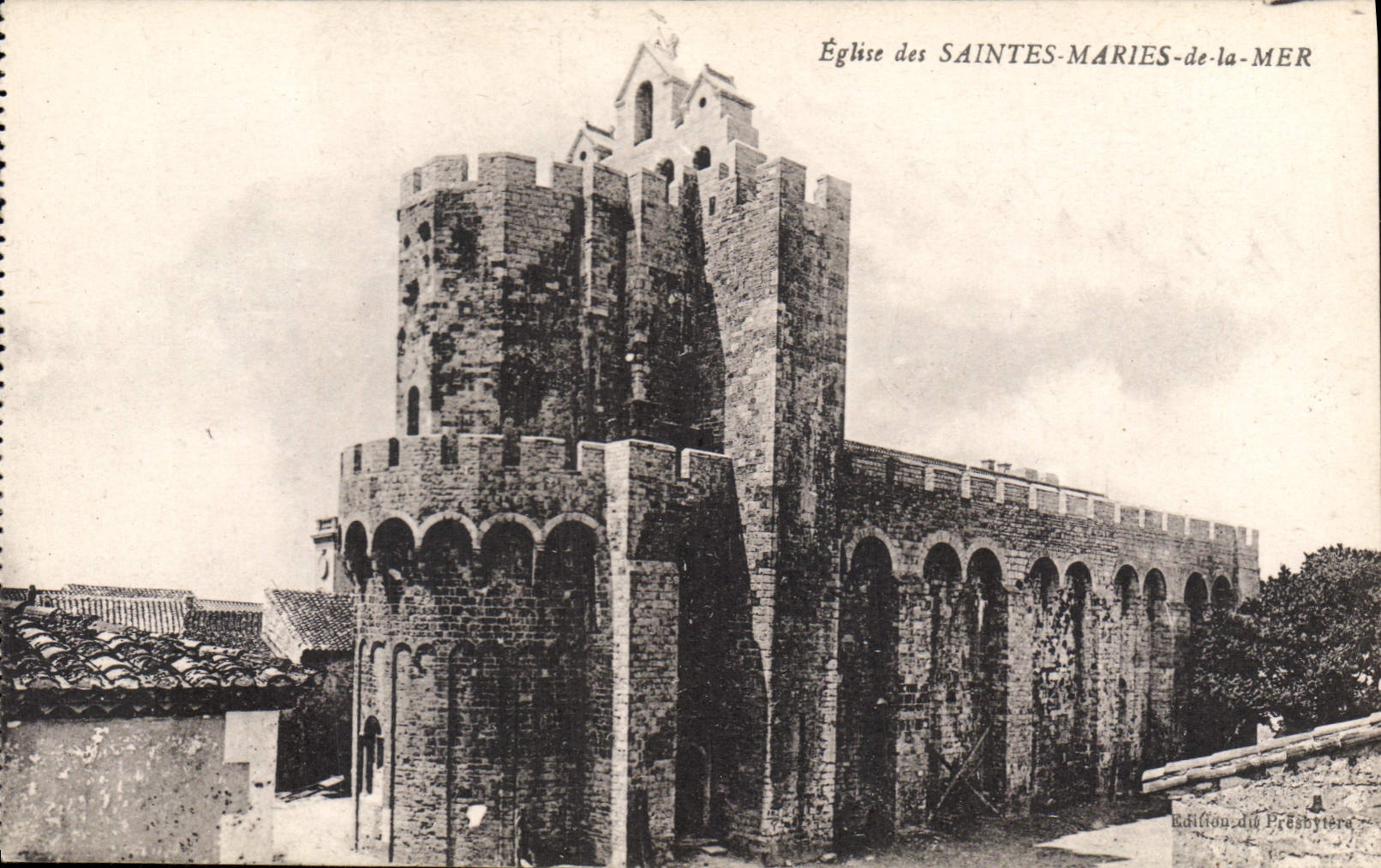 CPA Eglise des Saintes Maries de la MER 