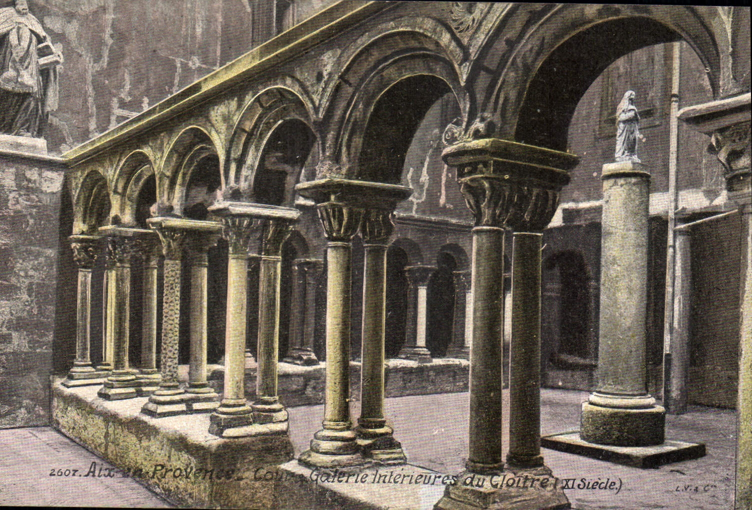 Auxerre - Galerie intérieures du Cloître (XIe siècle) — éditeur L.V.40, n° 2607