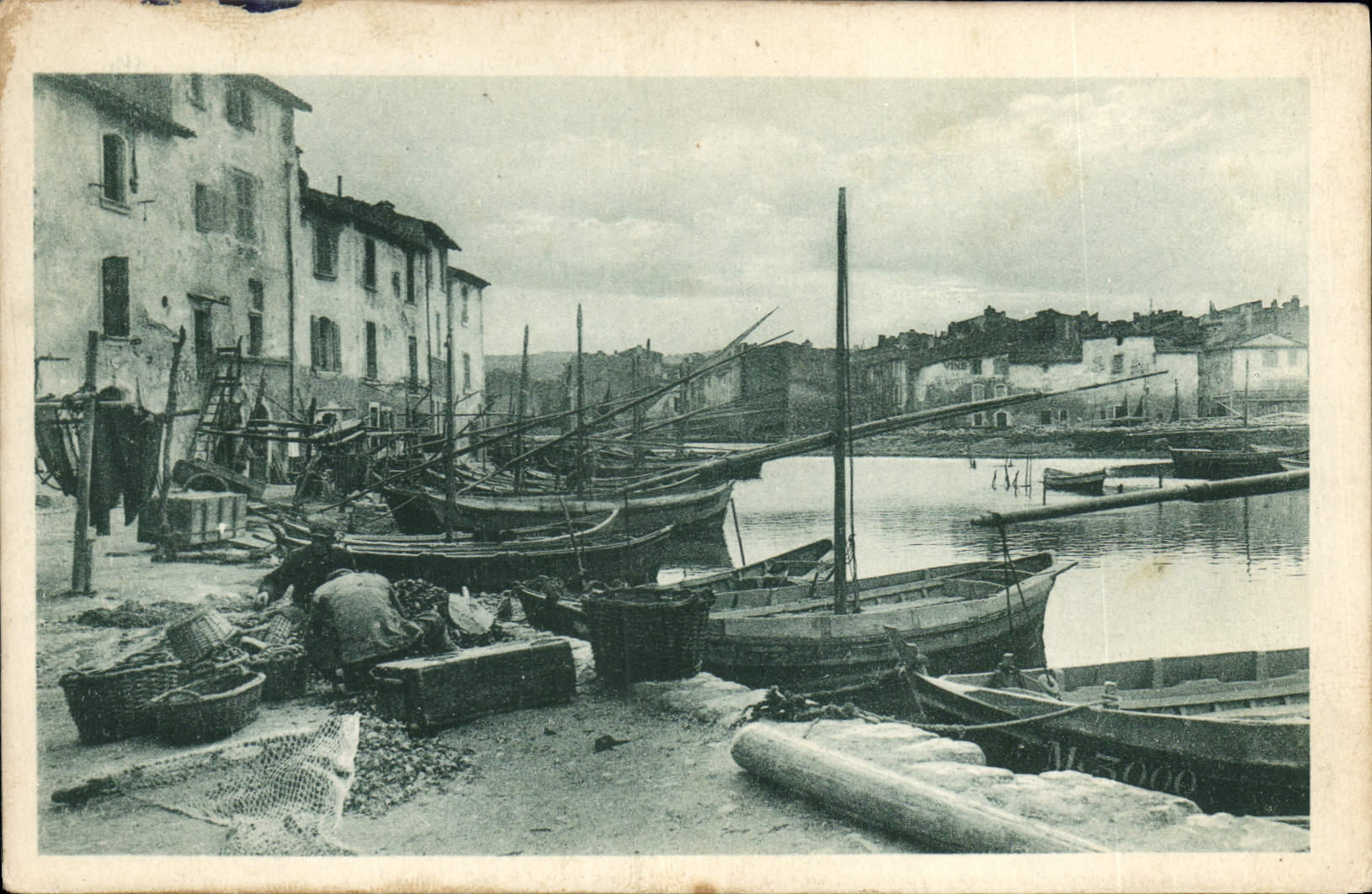 Martigues (B. du Rhône) — puerto de pesca con barcos y redes — Tarjeta postal n°4