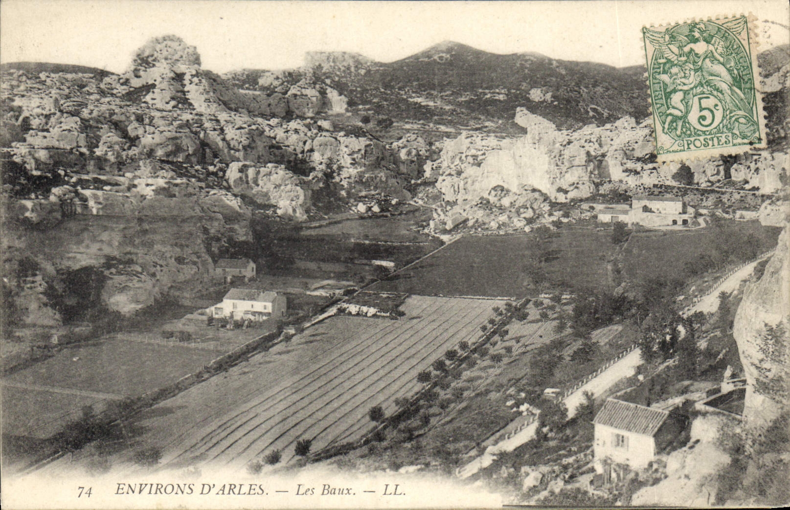 Environs d'Arles — Les Baux — LL. — N°74