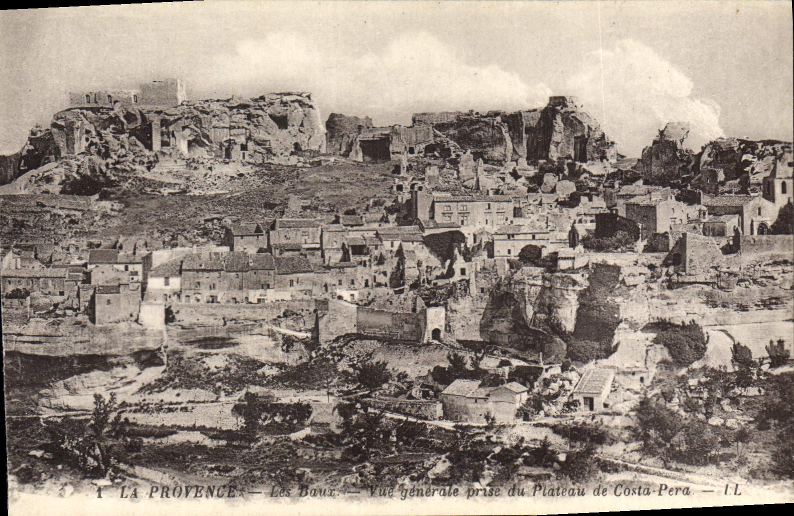 Les Baux — Vue générale prise du Plateau de Costa-Pera — I.L.