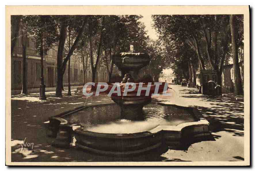 CPA Aix en Provence fontain des 9 Canons le cours Mirabeau 