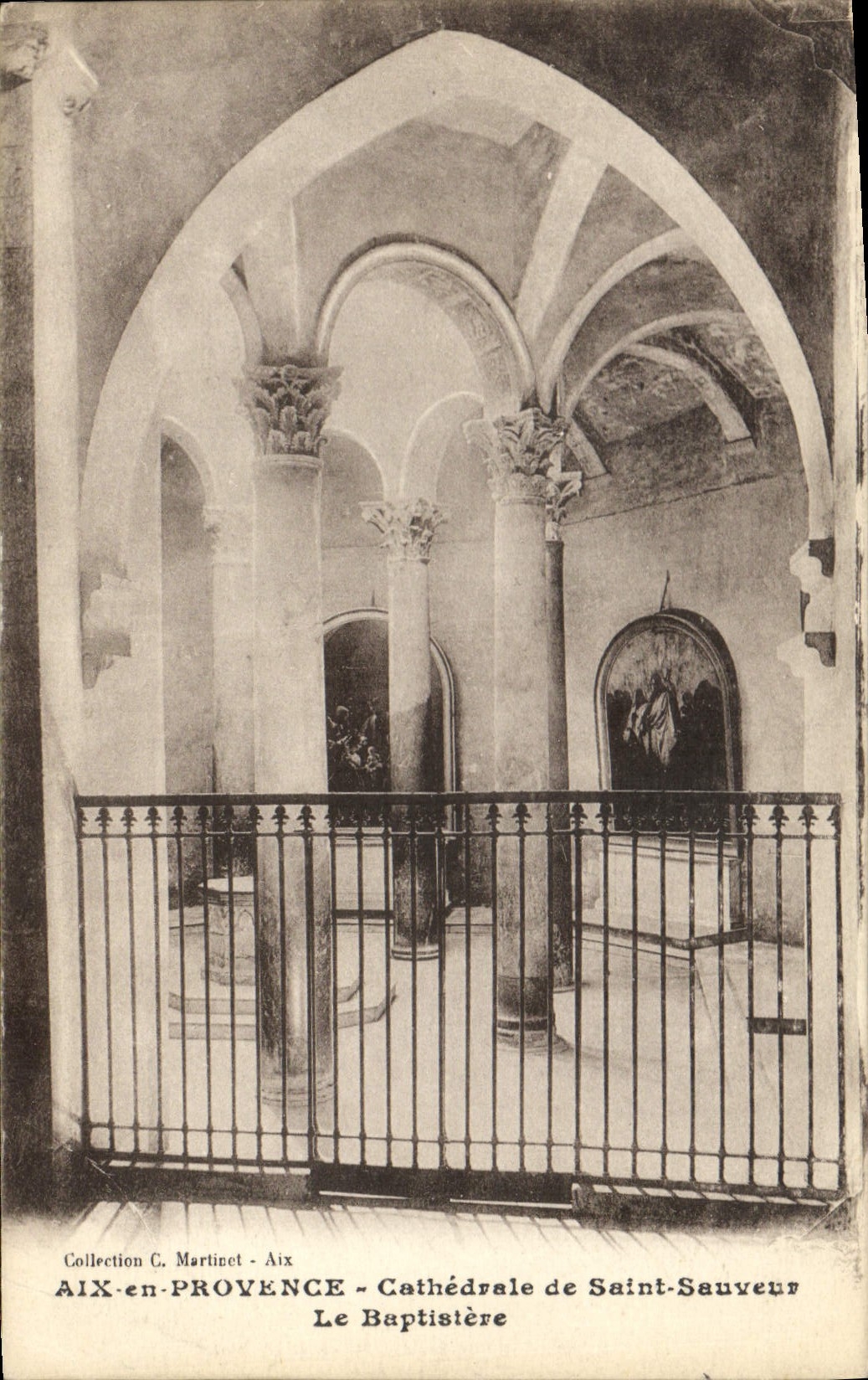 CPA Aix en Provence cathedrale de Saint Sauveur le Baptistere 