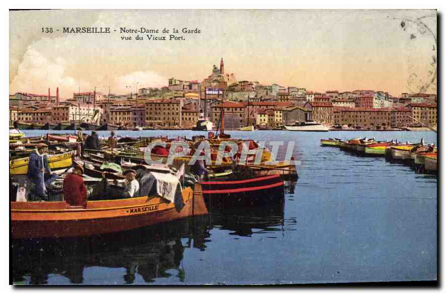 CPA Marseille Notre Dame de la Garde vue du Vieux Port Bateaux de peche