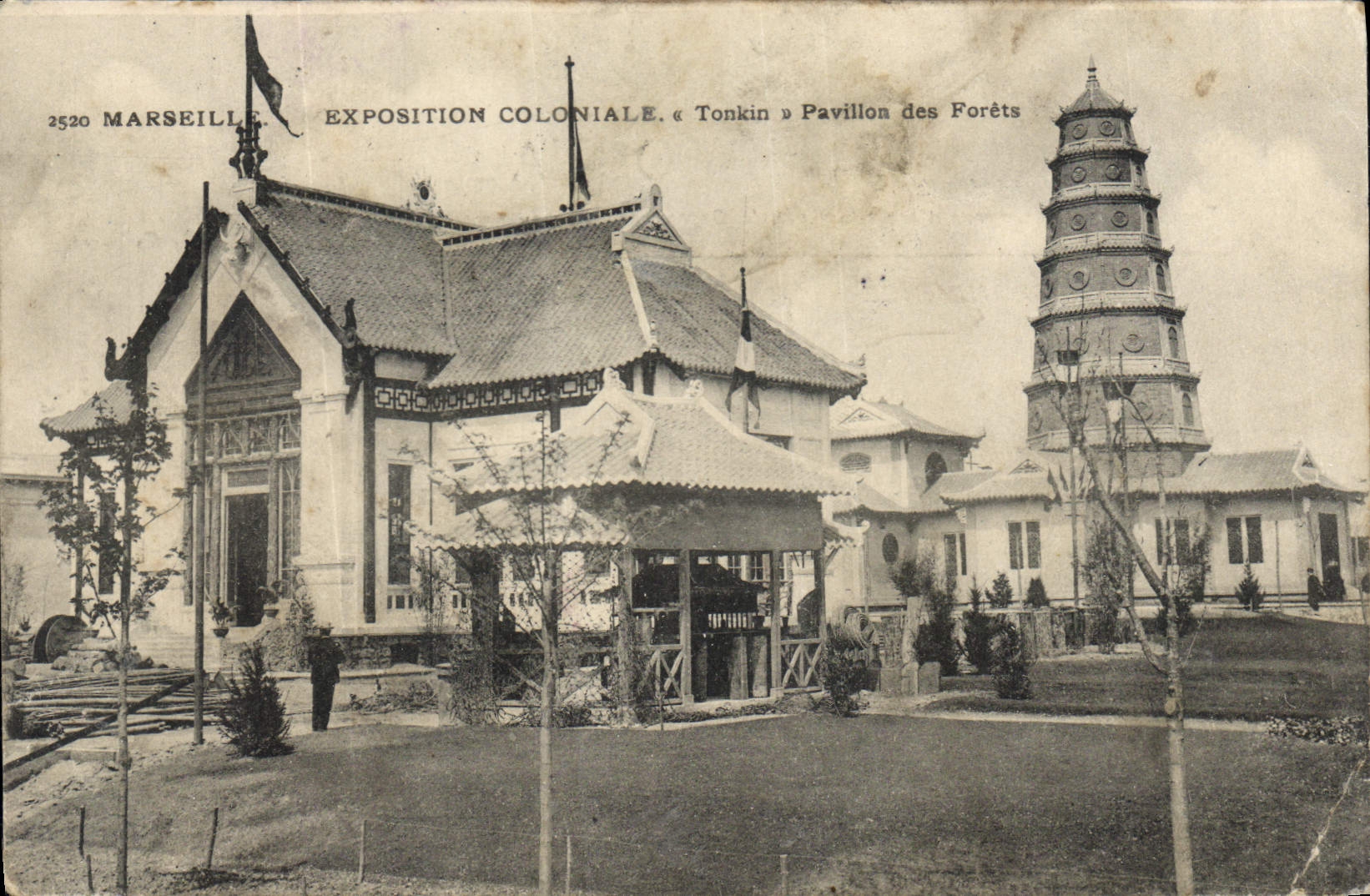Exposition Coloniale de Marseille — Pavillon des Forêts (Tonkin) — Éditeur : 2520 MARSEILLE