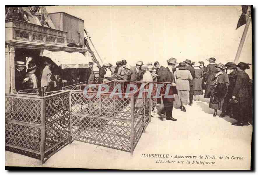 MARSEILLE - Ascenseurs de N.-D. de la Garde - L'Arrivée sur la Plateforme