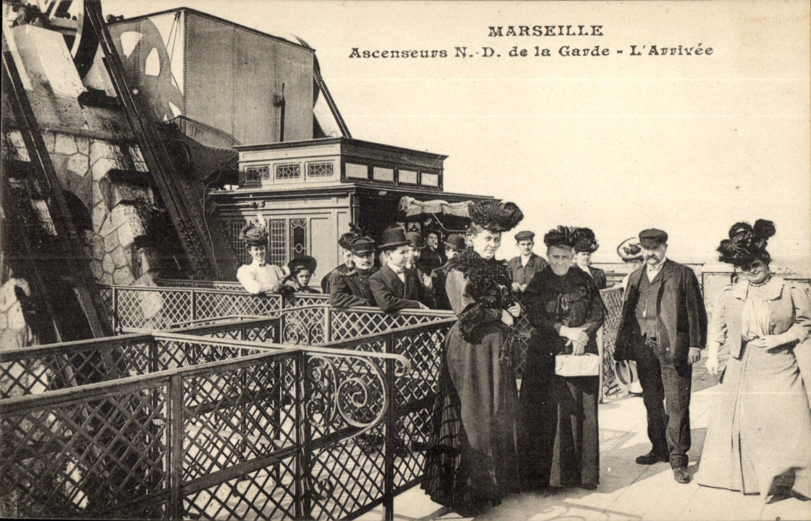 Marseille — Ascenseurs N.-D. de la Garde - L'Arrivée