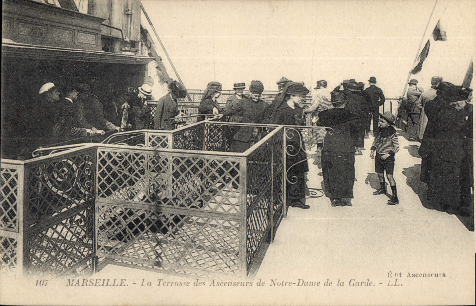 Marseille - La Terrasse des Ascenseurs de Notre-Dame de la Garde - Édit. Ascenseurs - n°107