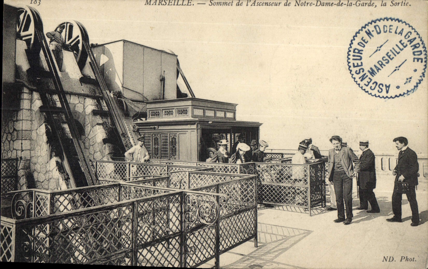 Marseille — Sommet de l'Ascenseur de Notre-Dame-de-la-Garde, la Sortie. — ND. Phot. — N° 183