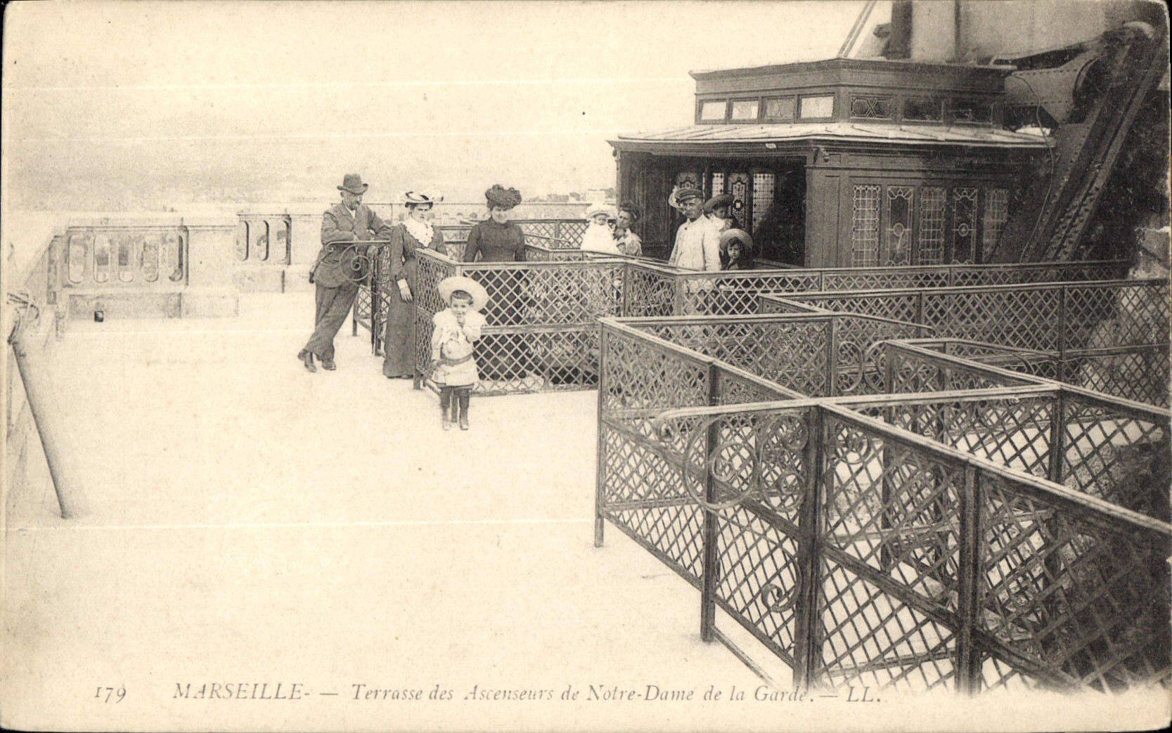 Marsella — Terraza de los Ascensores de Notre-Dame de la Garde — LL. n° 1779