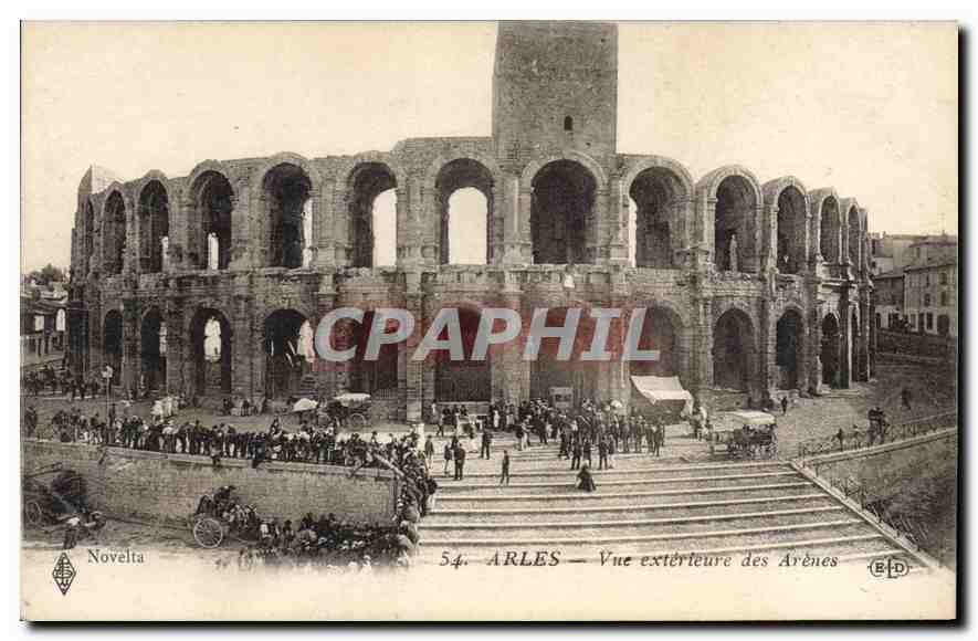 Arles — Vue extérieure des Arènes — Novelta