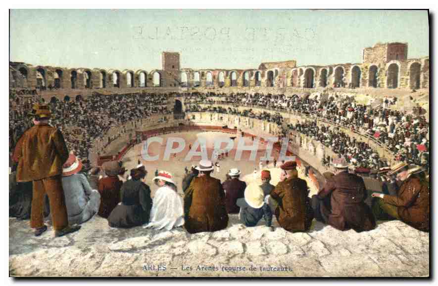 Arles — Les Arenes (course de taureaux) — Grand Hotel du Forum
