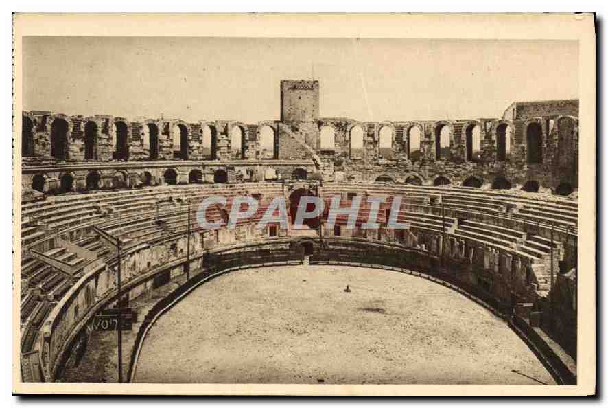 CPA Arles Bouches du Rhone vue generale de l'interieur des Arenes 