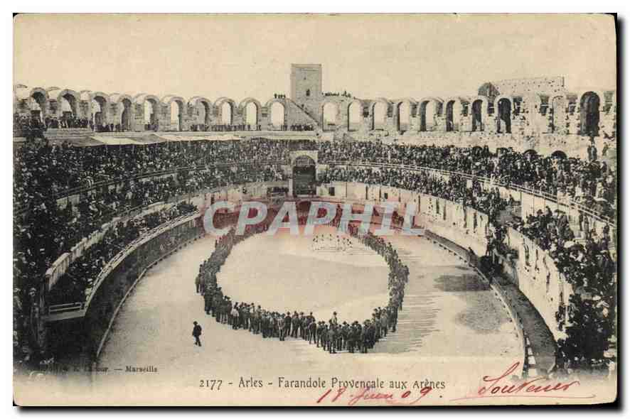 CPA Arles Farandole Provencale aux Arenes 