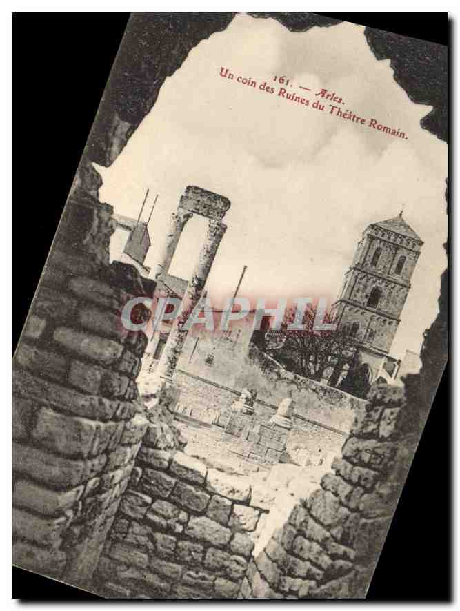 CPA Arles un coin des Ruines du Theatre Romain 