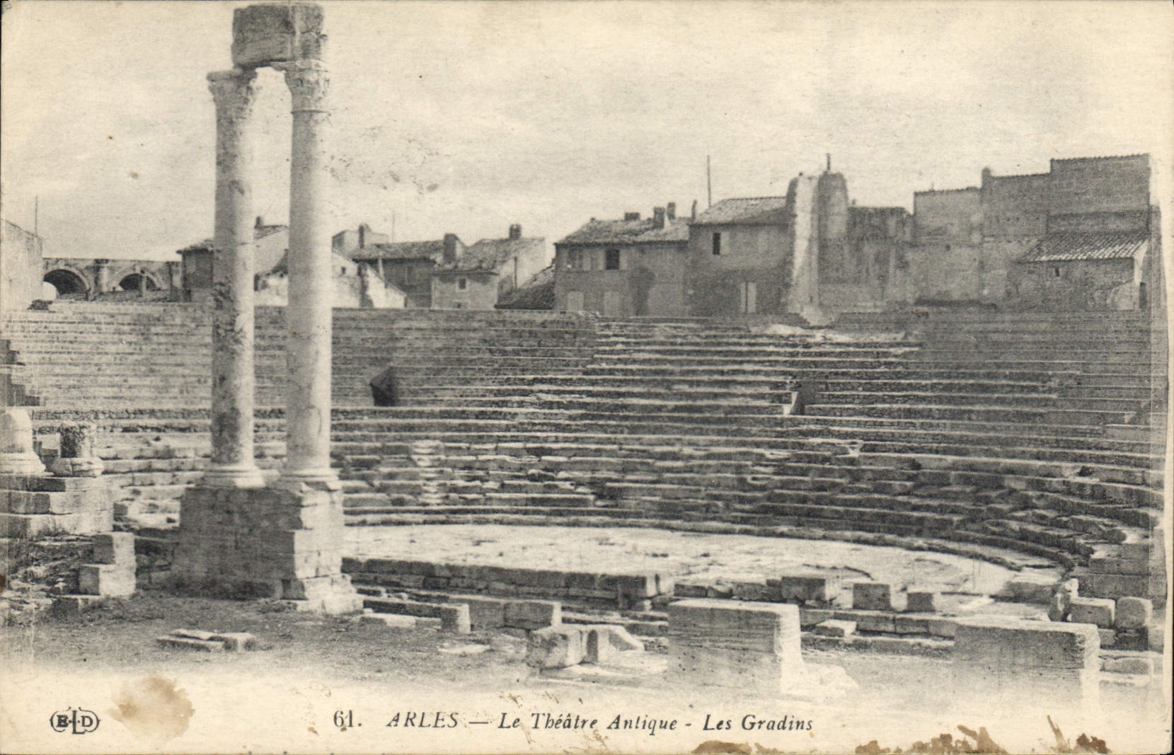 Arles — Le Théâtre Antique — Les Gradins — B.D. n° 61