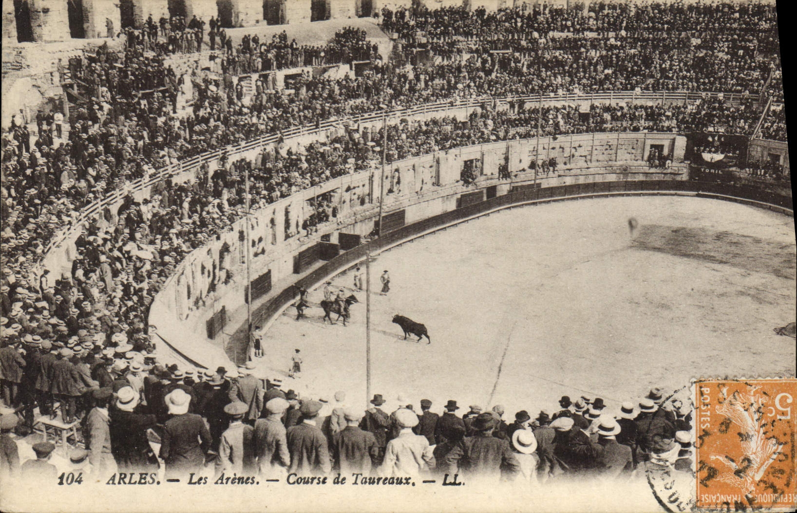Arles — Les Arènes — Course de Taureaux — LL.