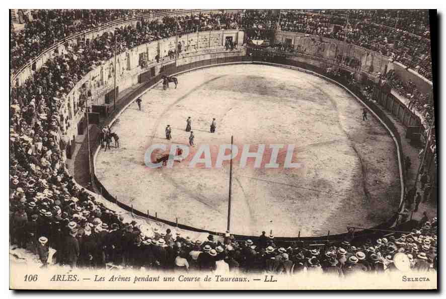Arles — Les Arènes pendant une Course de Taureaux — SELECTA n°106