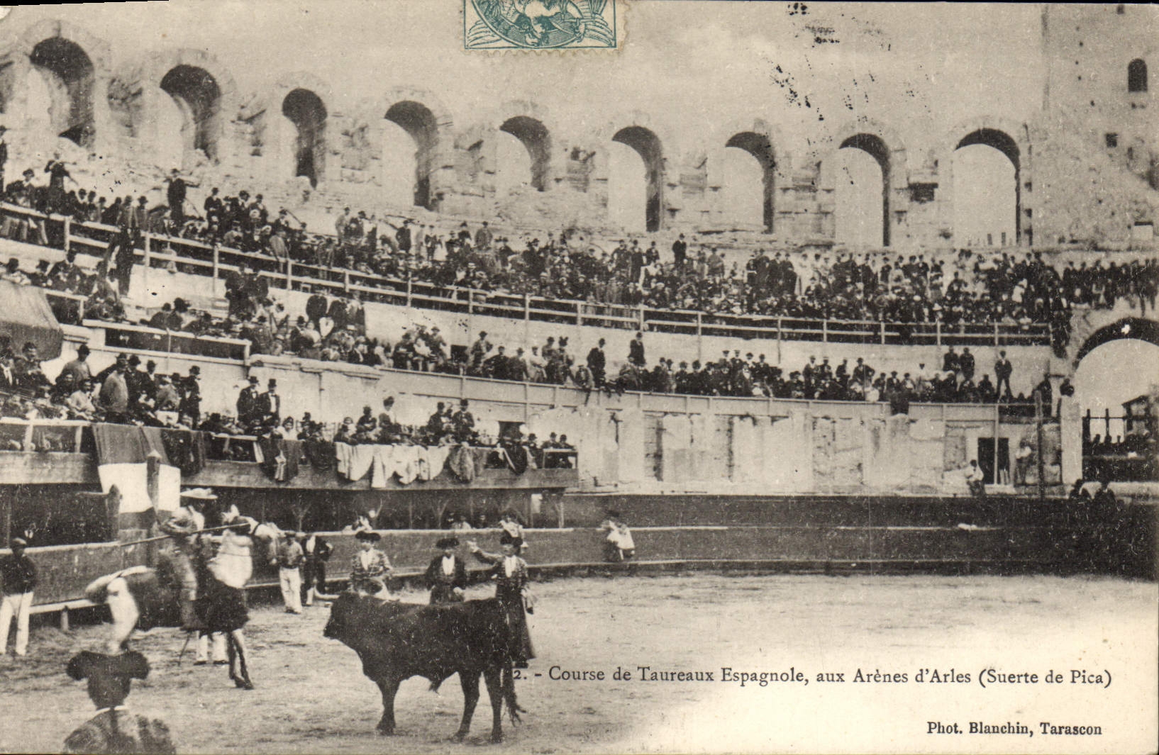 Course de Taureaux Espagnole — aux Arènes d'Arles (Suerte de Pica) — Phot. Blanchin, Tarascon