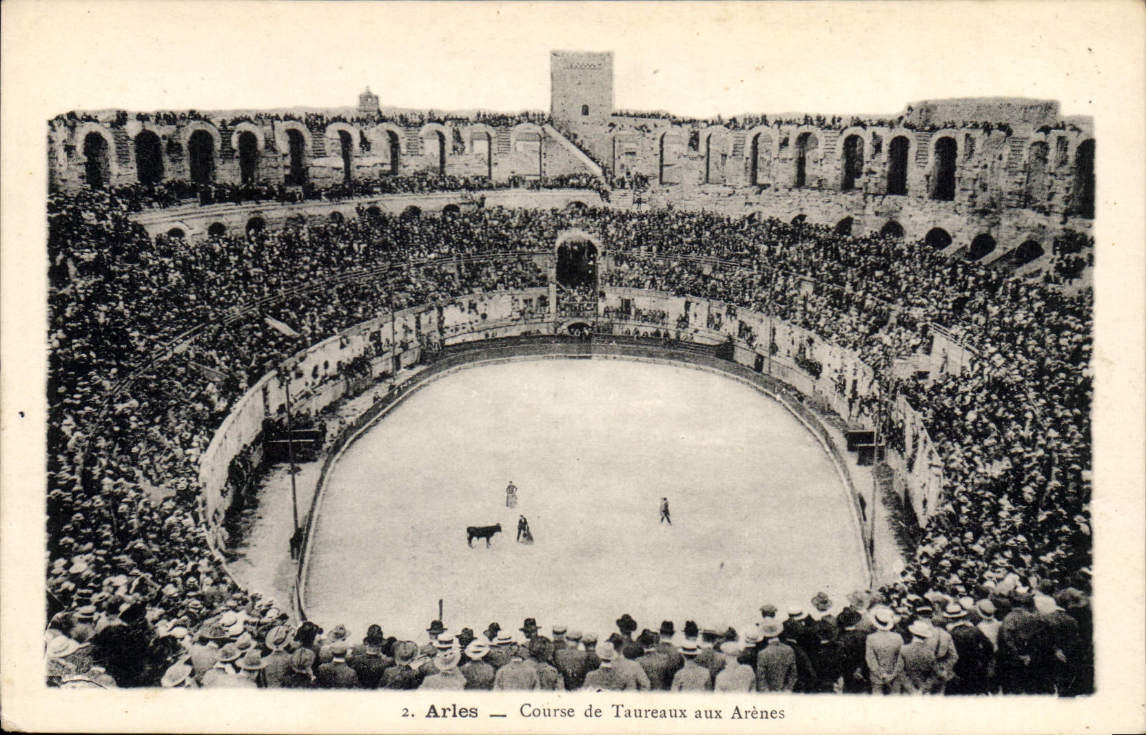 Arles — Course de Taureaux aux Arènes — Photo George