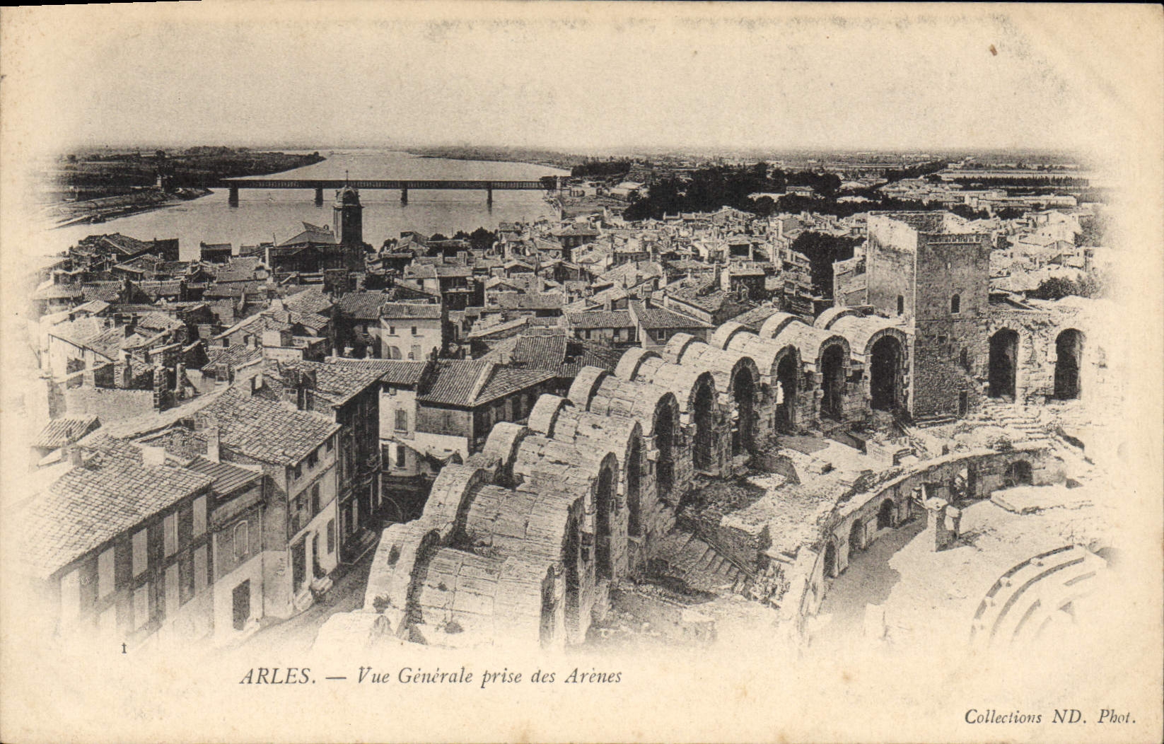 Arles — Vue Générale prise des Arènes — Collections ND. Phot.