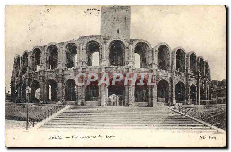 Arles — Vue extérieure des Arènes — ND. Phot.