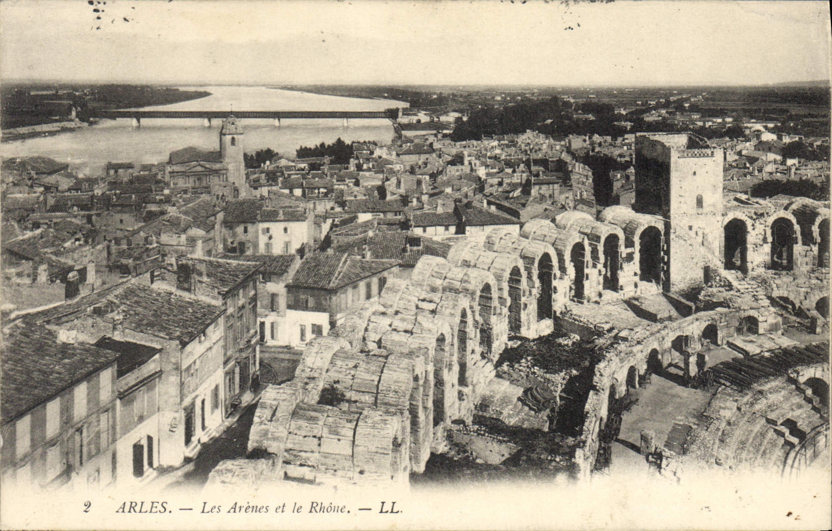 Arles — Les Arènes et le Rhône — LL.